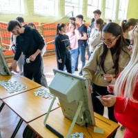 ЦИК представи на пълнолетните дванадесетокласници на 119.СУ процедурата при гласуване ЦИК представи на пълнолетните дванадесетокласници на 119.СУ процедурата при гласуване