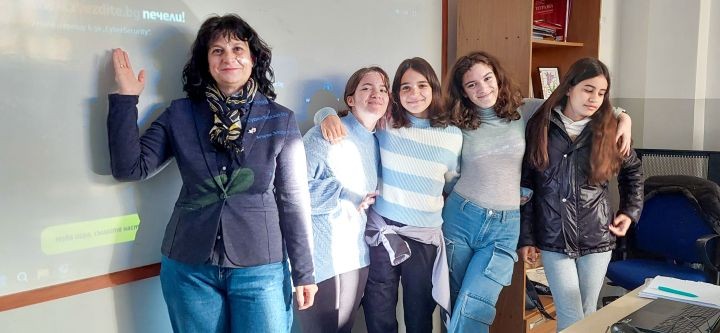 Седмокласници от 7. "б', 7. "в" и 7. "д" клас премериха знания в онлайн викторината „Дигитален компас“