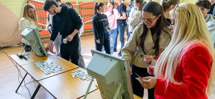 ЦИК представи на пълнолетните дванадесетокласници на 119.СУ процедурата при гласуване